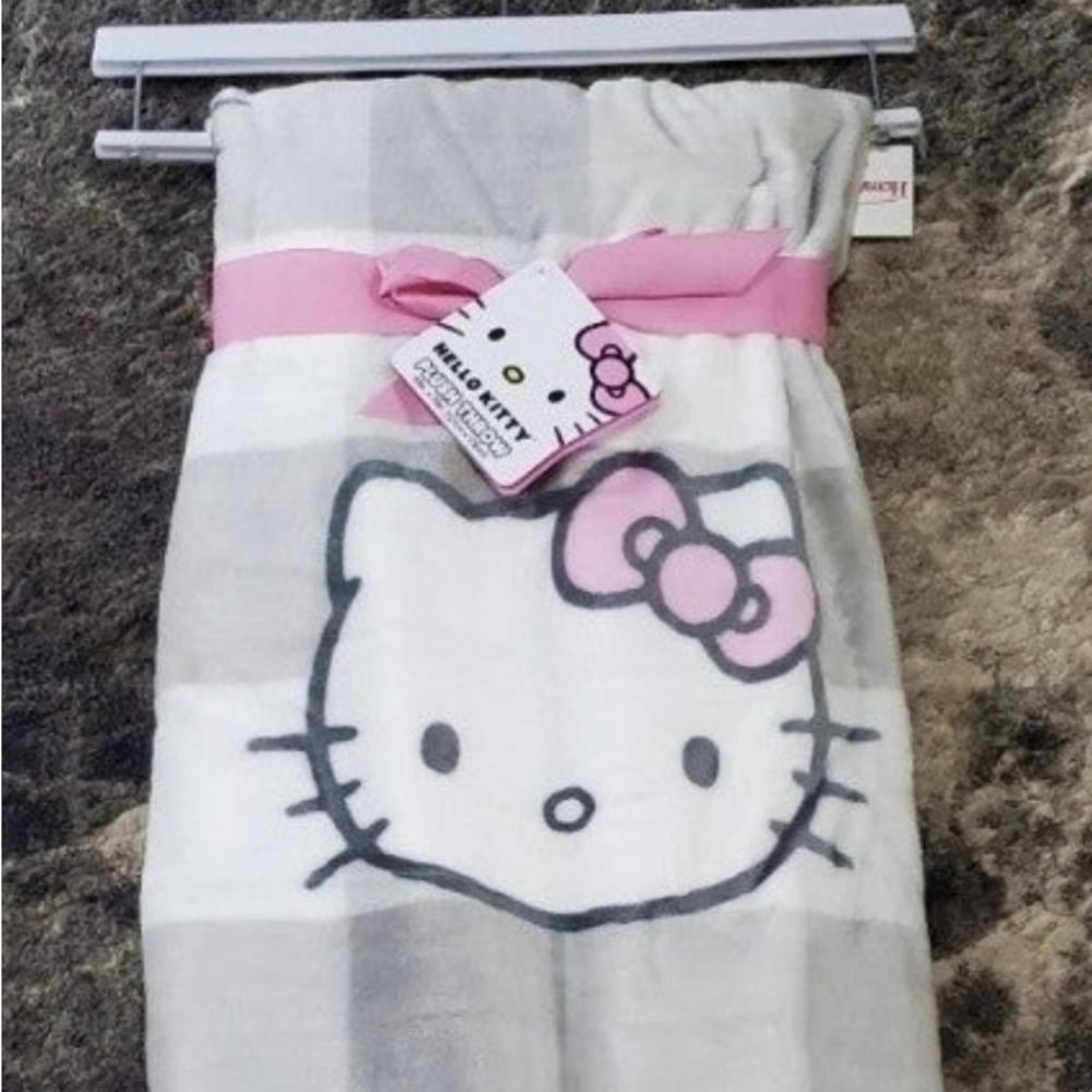 Hello Kitty Grey Plaid Plush Throw Blanket 50 x 70 NWT